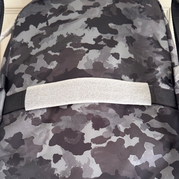 Lululemon New Crew Backpack – NWT - Picture 4 of 12